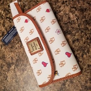 Dooney & Bourke wallet